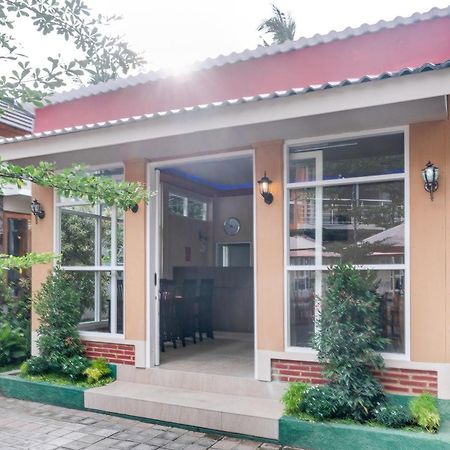 Super Oyo 1579 Kate'El Inn Banyuwangi  Zewnętrze zdjęcie