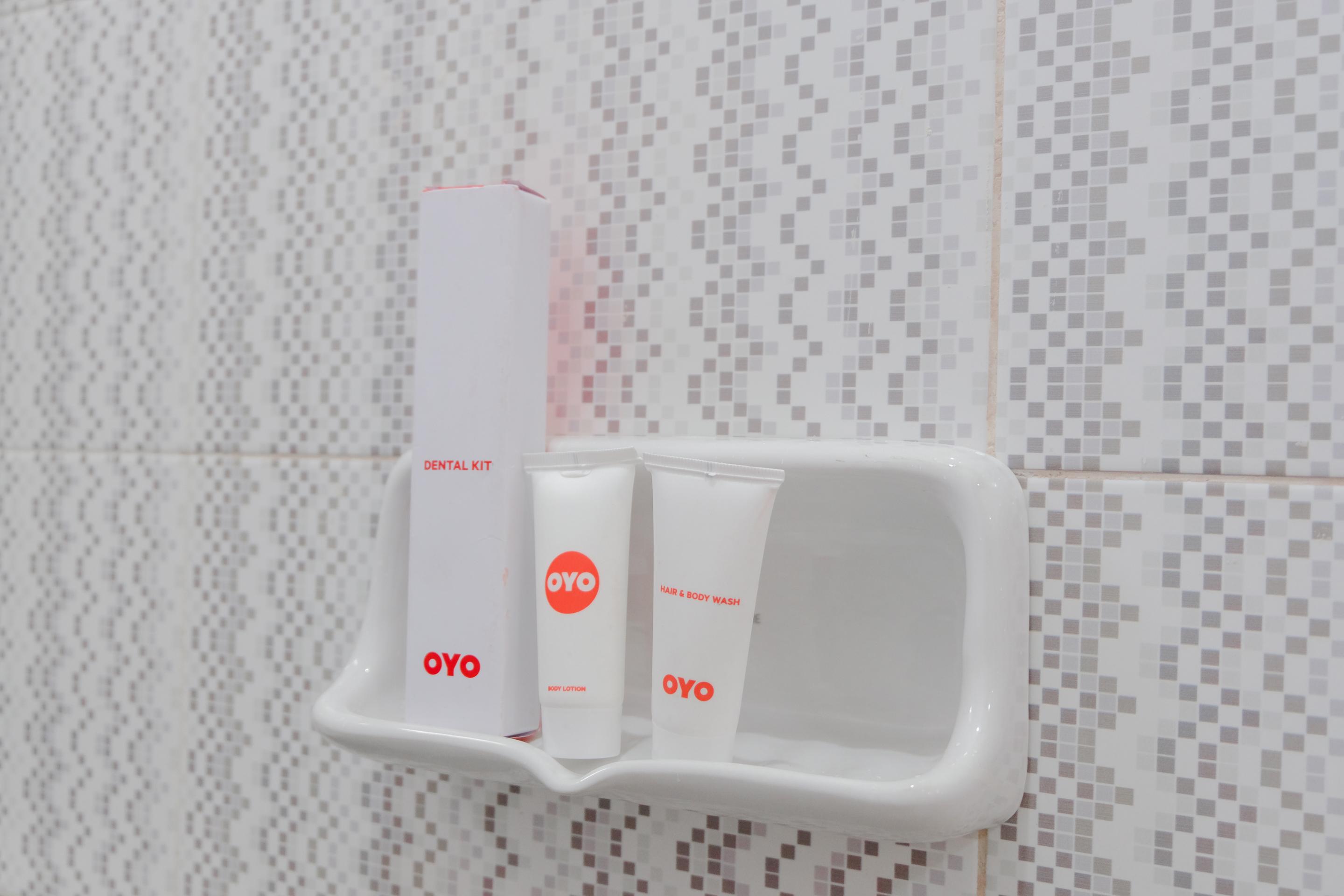 Super Oyo 1579 Kate'El Inn Banyuwangi  Zewnętrze zdjęcie